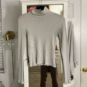 Long sleeve high neck shirt